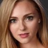AnnaSophia Robb as Loren McConnell