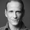 Jonas Malmsjö as Sven