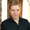 Ben Hollandsworth as Ari
