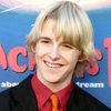 Shaun Fleming as Leonard Amadeus Helperman (voice)