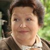 Nina Kastorf as Großmutter Ukraine