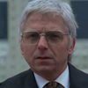 Bernard Papineau as Le docteur Francis