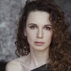Emanuela Fanelli as Iris