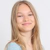 Johanna Schraml as Faye