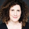 Claudia Hurtubise as La gérante