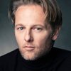 Juan Díaz as Víctor