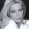 Loreta Tovar as Moncha