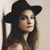 Julia Paul as Leanna