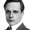 Edmund Cobb as Desk Sergeant (Uncredited)
