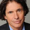 Arno Klarsfeld as Le journaliste qui interviewe Lucas