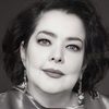 Delia Casanova as Julia