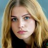Lisa Tomaschewsky as Fixi