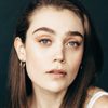 Alanna Bale as Anna