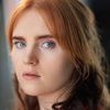 Roe Haven as Dyanne Thorne (segment "Vergessen")