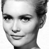 Alexandra Bastedo as Leda Schmidt