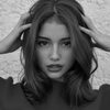 Cassandra Cano as Leslie