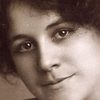 Lillian Albertson as Buttons' Mother