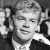 Skip Ward as Gil Carey