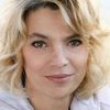 Isabelle Linnartz as Genuflessa