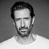 José María Yazpik as Carlos