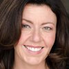 Dina Facklis as Andrea