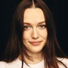 Victoria Pedretti as Heist Girl 1
