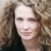Laura Pizzirani as Ines