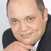 Adil Abatourab as cugino Giuseppe