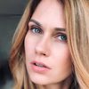 Eve Borchardt as Attractive Frau