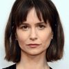 Katherine Waterston as O