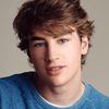 Isaac Kragten as Liam Ross