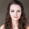 Maria Vos as Avril Benoît