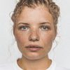 Luisa-Céline Gaffron as Batte