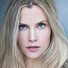 Harriet MacMasters-Green as Sophia