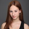 Alba Bersabé as Julia