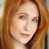 Elizabeth Arlen as Elaine Wells