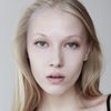 Alexandrina Turcan as La fille américaine