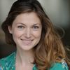 Inès Dubuisson as La fille au chignon