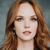 Morgan Kohan as Zoe Davis