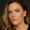 Karen Cliche as Kate Moore