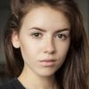 Lauren Coe as Zoe
