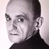 Gene Ruffini as Izzy