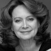 Francesca Annis as Lyn Reader