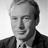 Lowell Gilmore as British Officer