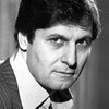 Joseph Bologna as Detective Pollina