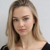 Lilly Krug as Passenger