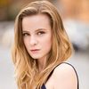 Rebecca Gruss as Eva