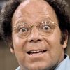 Larry Gelman as Dr. Pearl