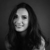 Olinka Velázquez as Voz mensaje