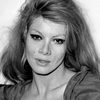 Rita Renoir as Une fille
